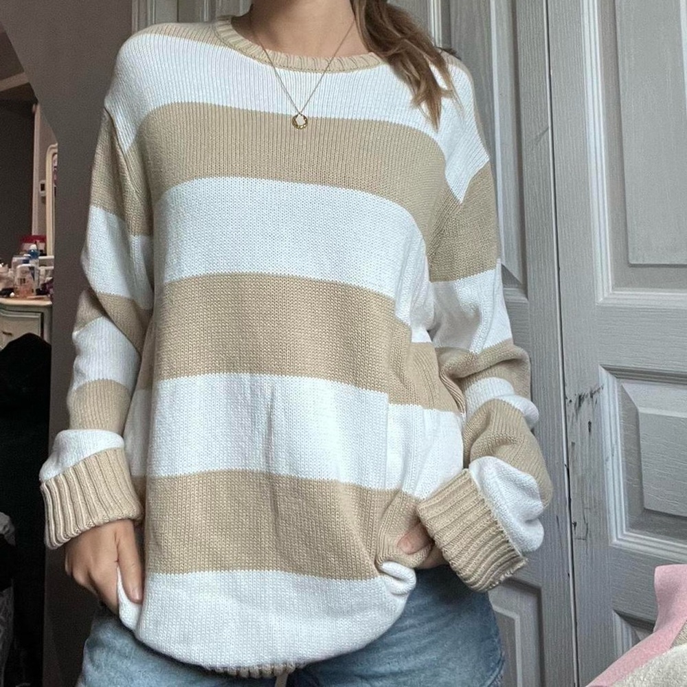 Brandy Melville Tan and White Crew Neck Sweater